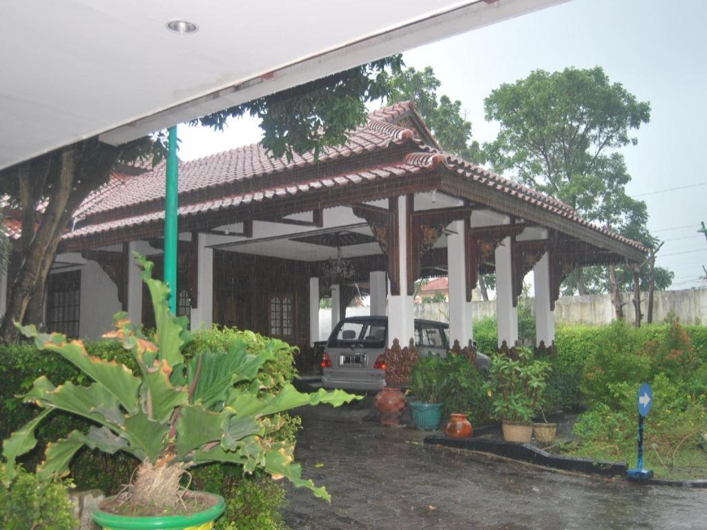 Sadinah Sahid Josodipuro Hotel Colomadu Bagian luar foto