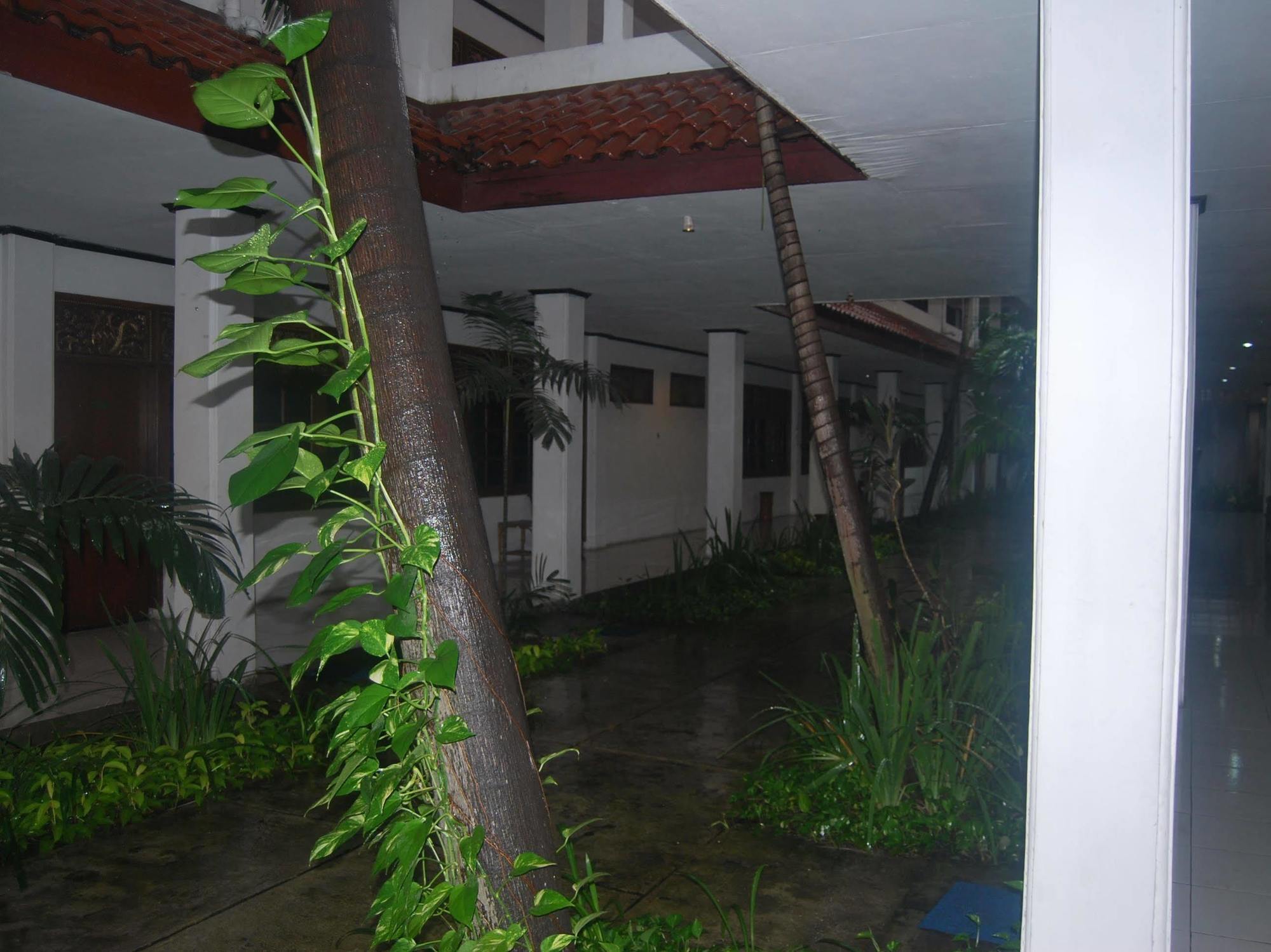 Sadinah Sahid Josodipuro Hotel Colomadu Bagian luar foto
