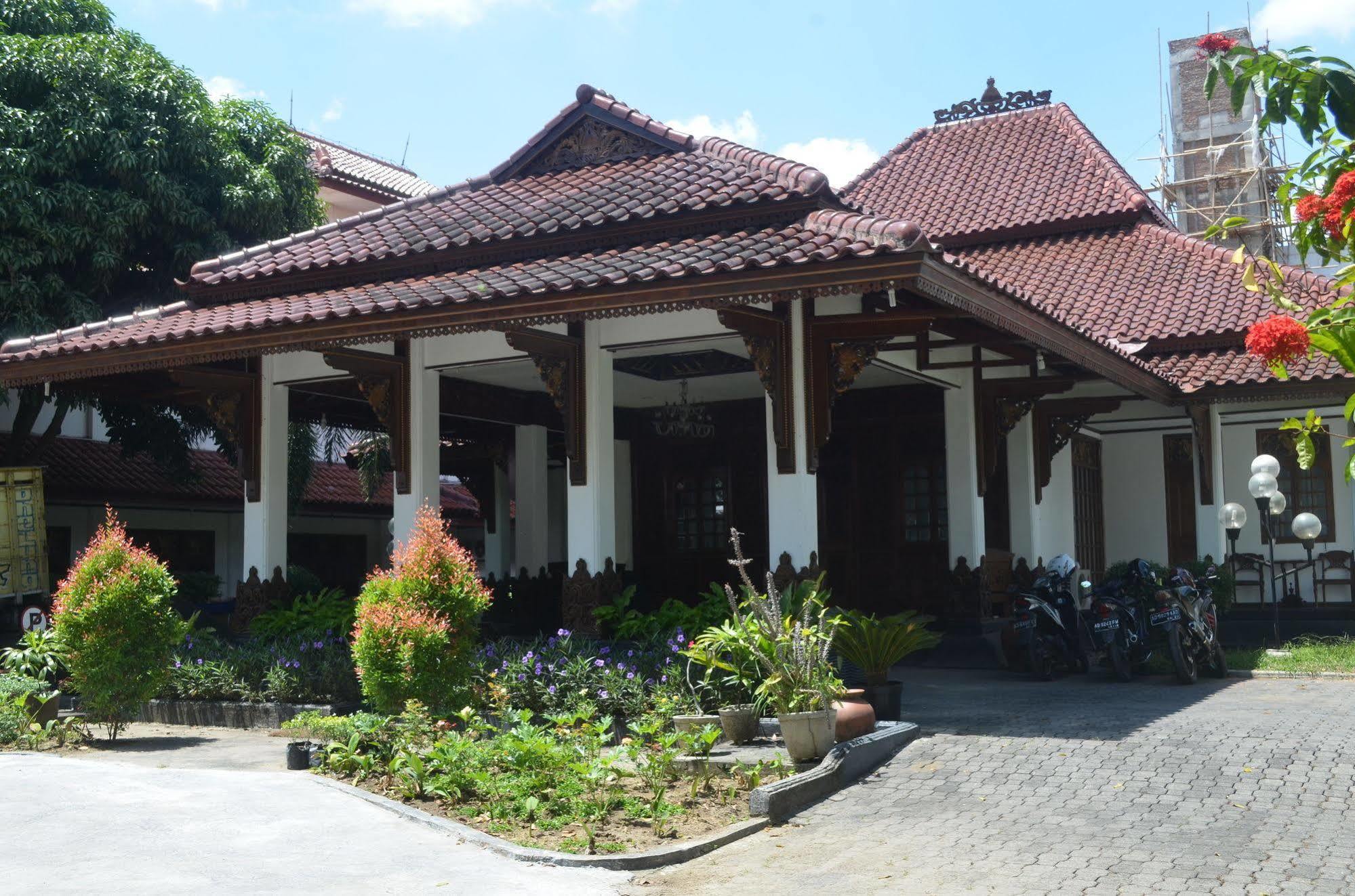 Sadinah Sahid Josodipuro Hotel Colomadu Bagian luar foto