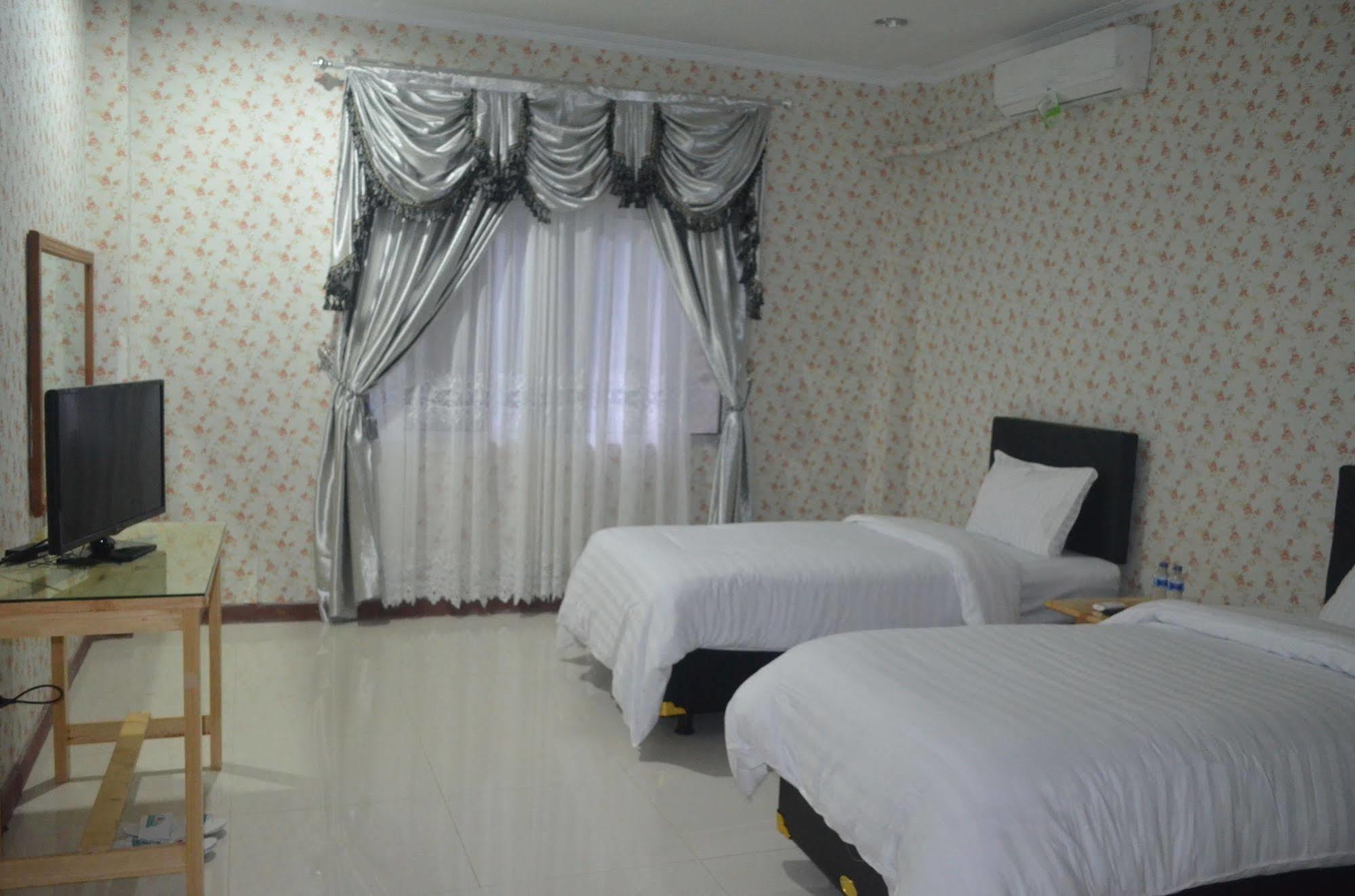 Sadinah Sahid Josodipuro Hotel Colomadu Bagian luar foto