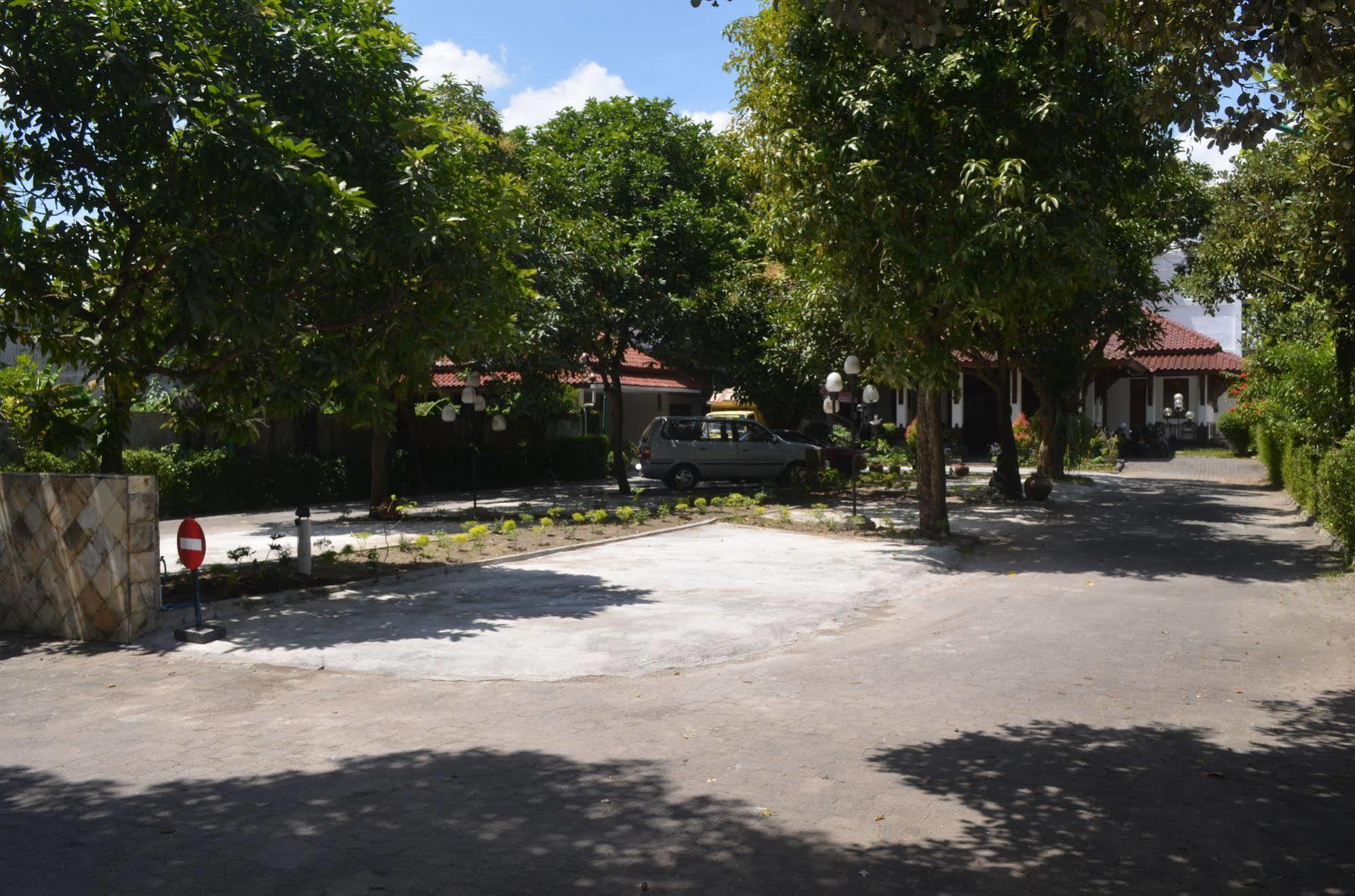 Sadinah Sahid Josodipuro Hotel Colomadu Bagian luar foto
