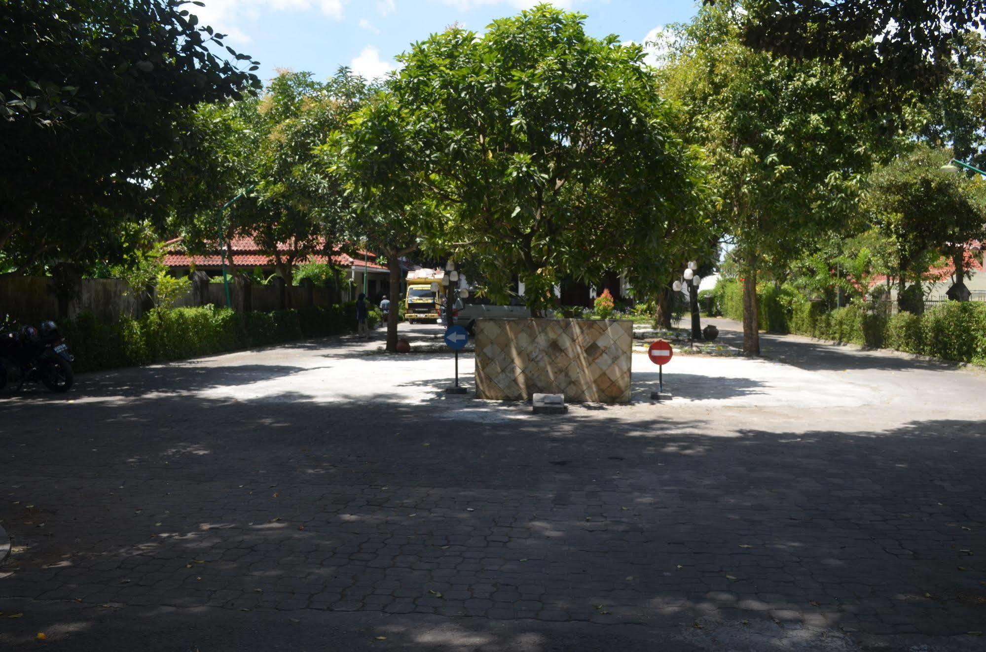 Sadinah Sahid Josodipuro Hotel Colomadu Bagian luar foto