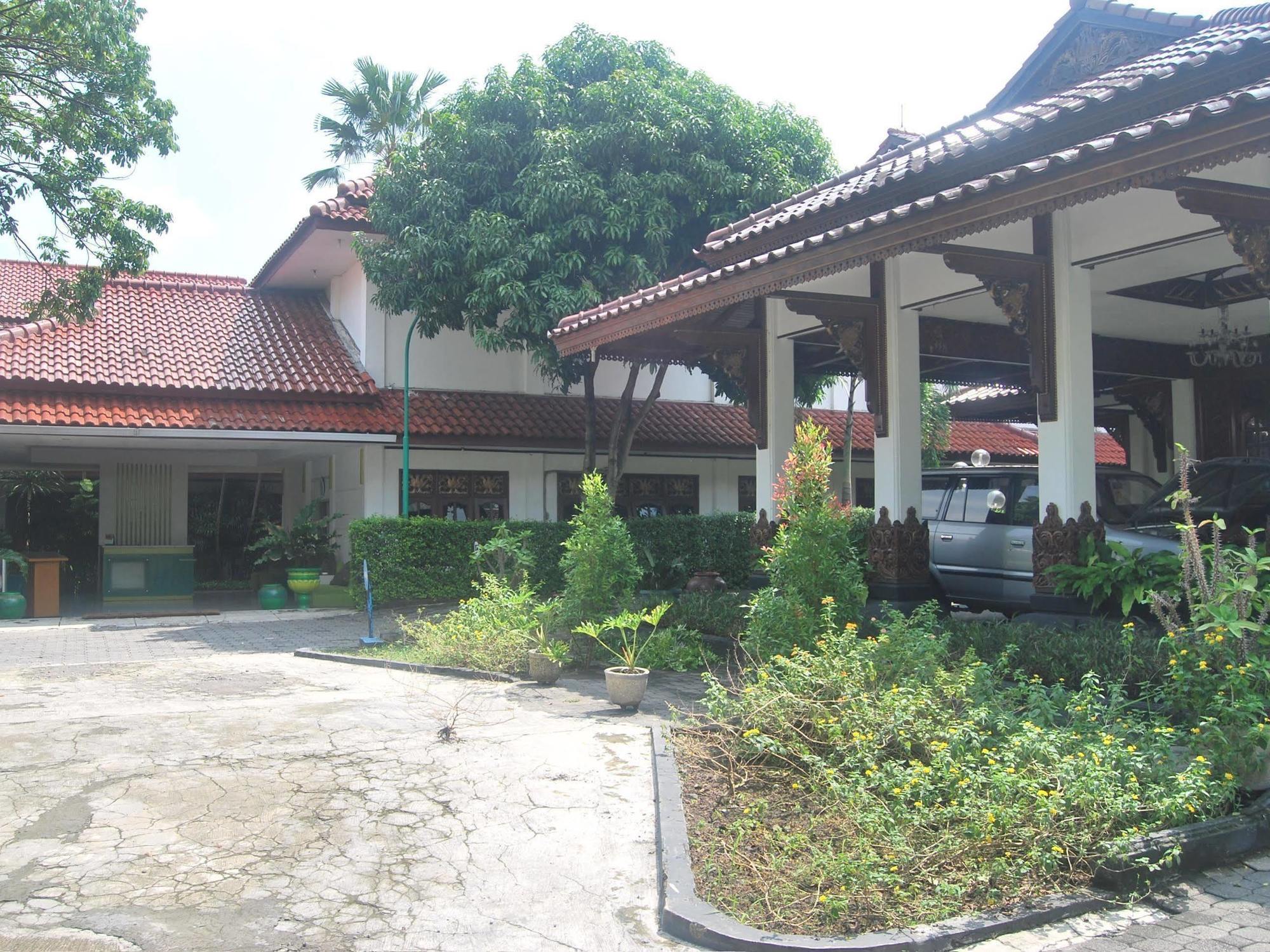 Sadinah Sahid Josodipuro Hotel Colomadu Bagian luar foto