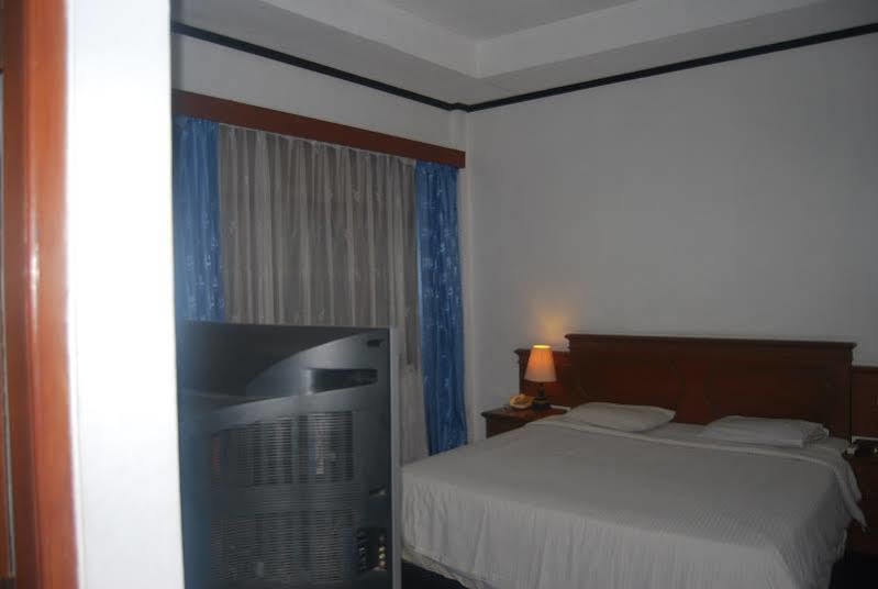 Sadinah Sahid Josodipuro Hotel Colomadu Bagian luar foto